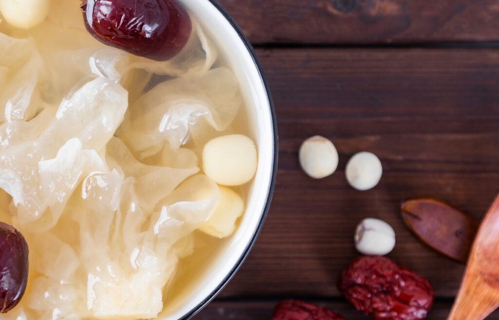 菇神木耳露與紅棗